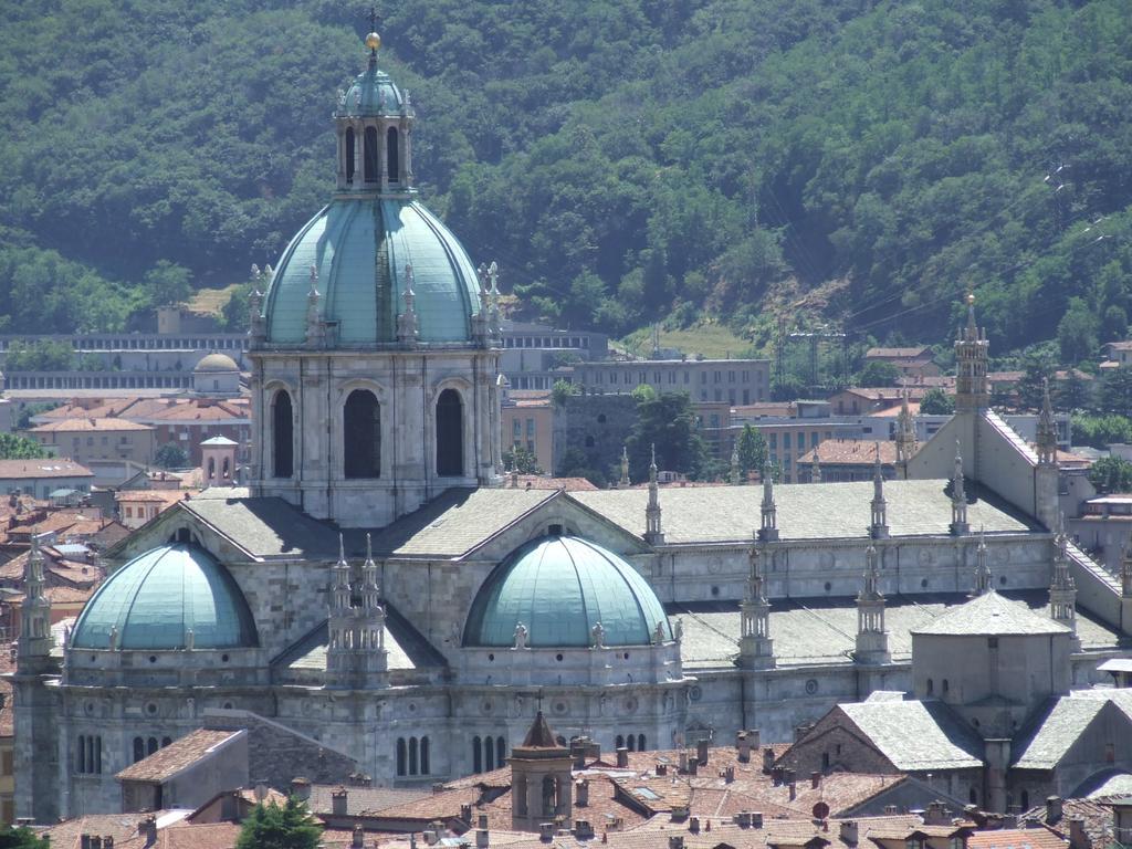 Victoria Hotels Carso Camnago Volta Exteriör bild